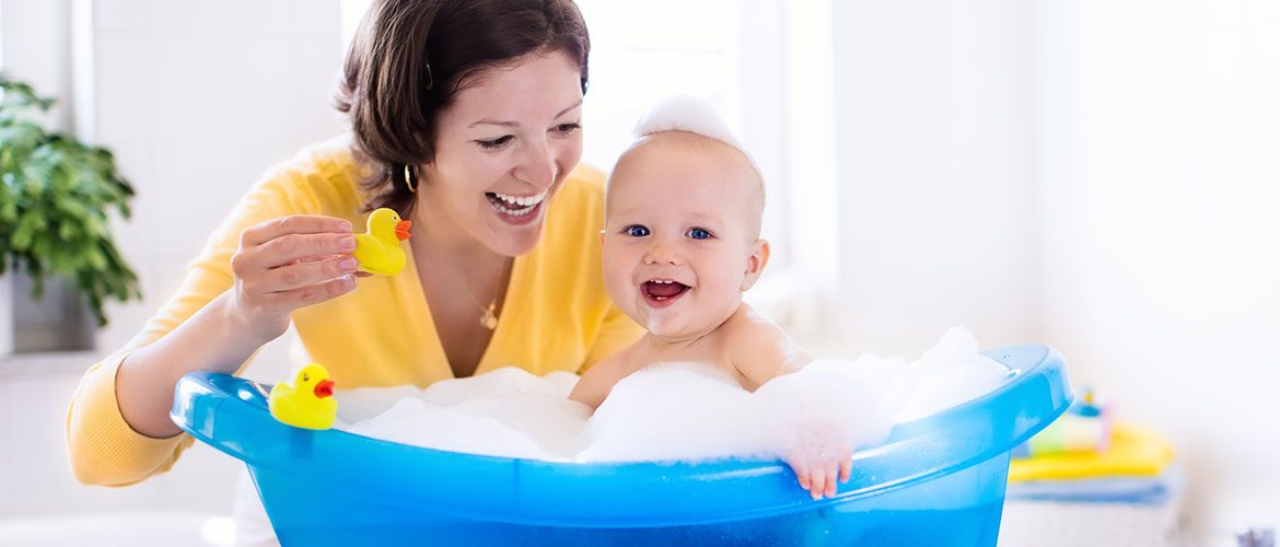 Можно купать ребенка при насморке. Можно ли купаться в ванной при насморке детям. Можно ли купаться в ванной при кашле ребенку без температуры. Можно ли купаться при кашле без температуры ребенку. Можно с насморком в бассейн